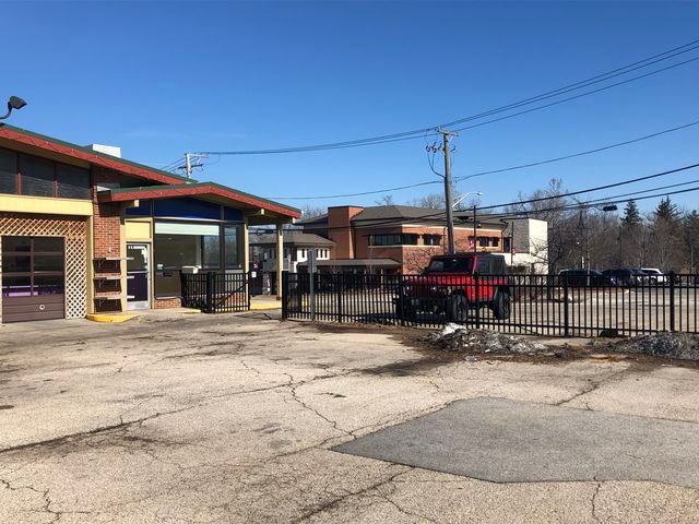 5 S Madison St, Oswego, IL 60543